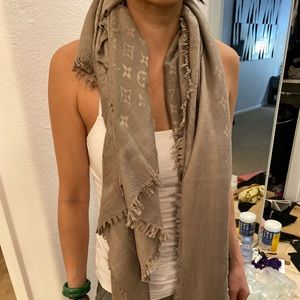 Louis Vuitton shawl